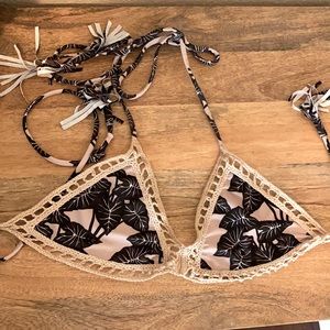 Acacia crochet Andy top black elephant